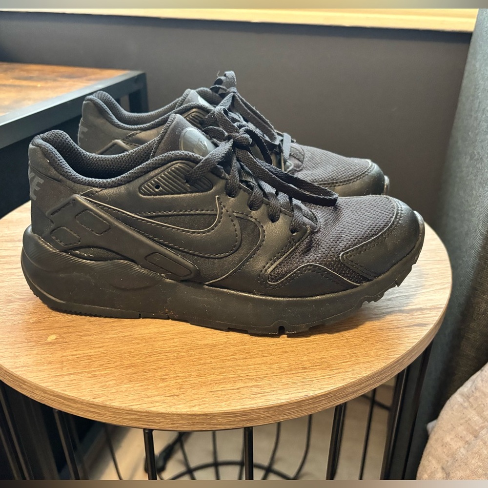 Nike Triple Black Running Shoes